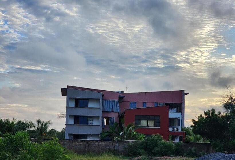 Hotell Aleri S Garden