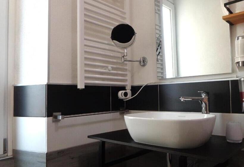 Пансион Chloe S Rooms