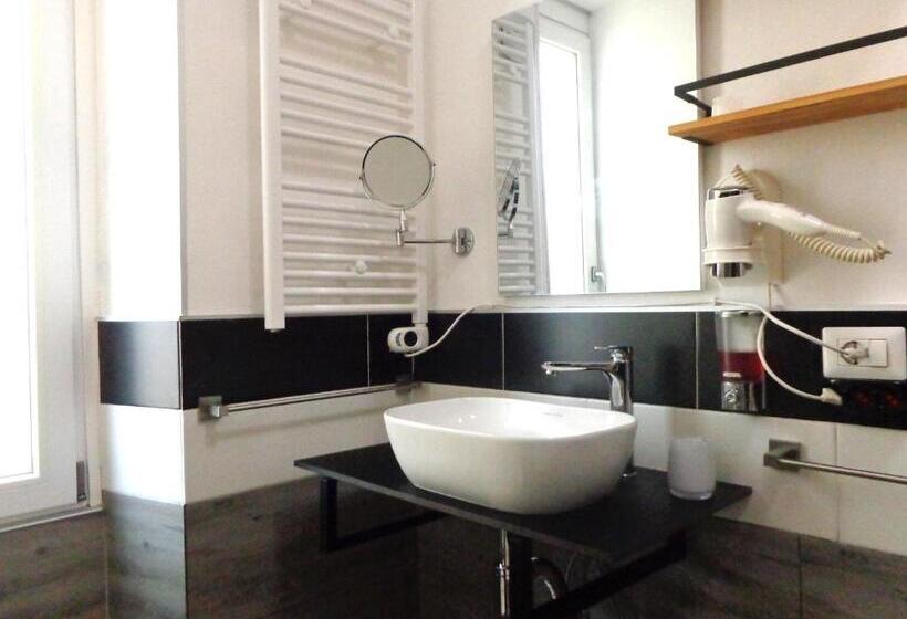 Пансион Chloe S Rooms