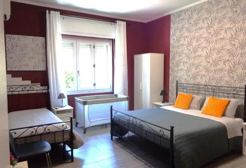 Пансион Chloe S Rooms