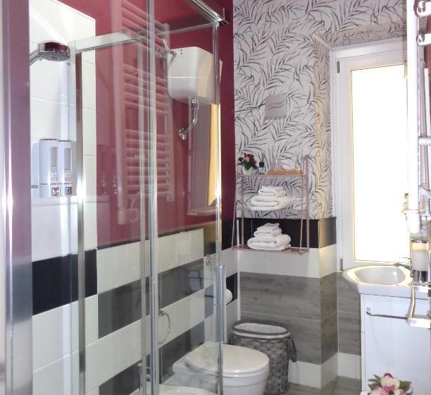 Пансион Chloe S Rooms