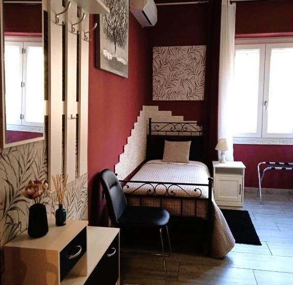 Пансион Chloe S Rooms