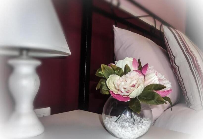 Пансион Chloe S Rooms