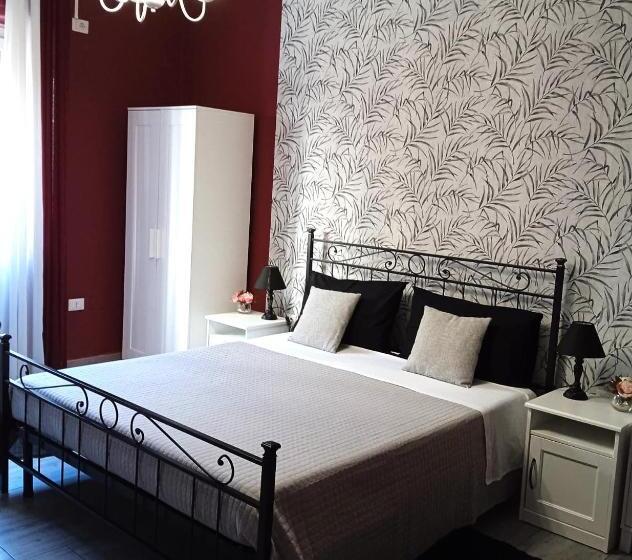 Пансион Chloe S Rooms