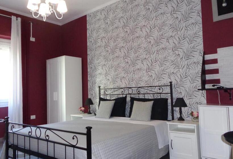 Пансион Chloe S Rooms