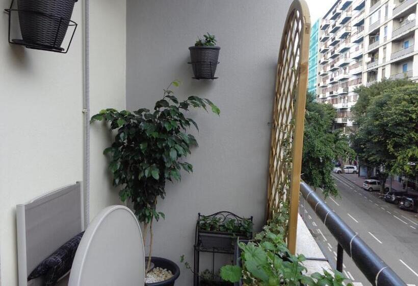 Пансион Chloe S Rooms