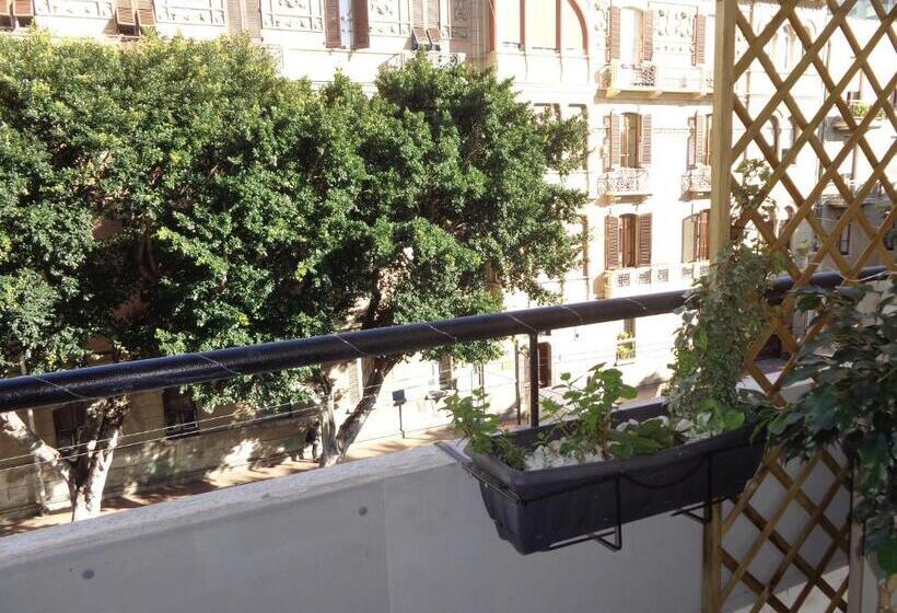 Пансион Chloe S Rooms