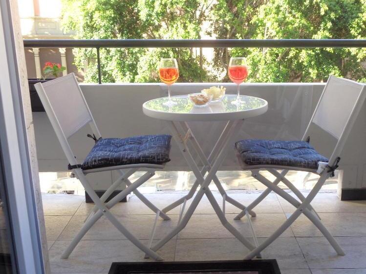 Пансион Chloe S Rooms