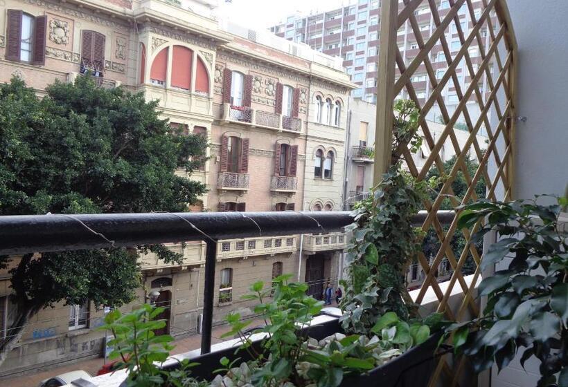 Пансион Chloe S Rooms