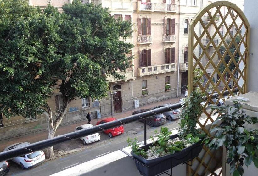 Пансион Chloe S Rooms