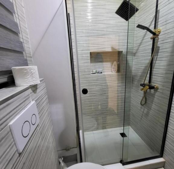 پانسیون Ikoyi/banana Studio Room