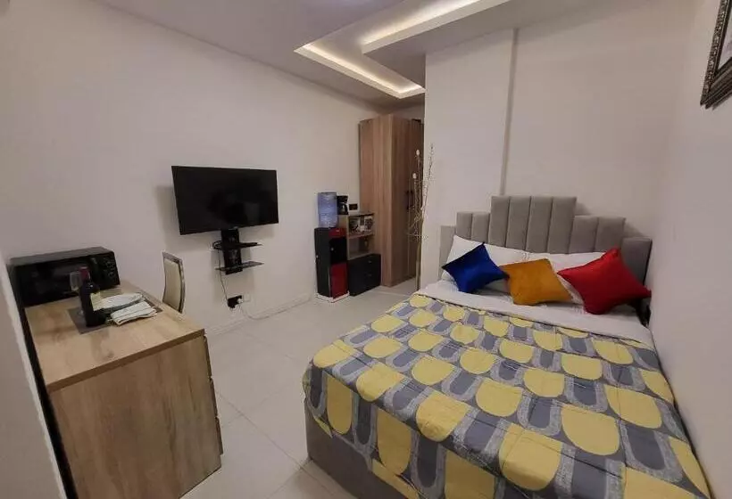 پانسیون Ikoyi/banana Studio Room