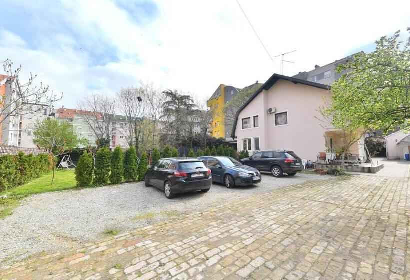 پانسیون Prenoćište Dvorište