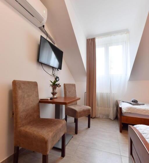 پانسیون Prenoćište Dvorište