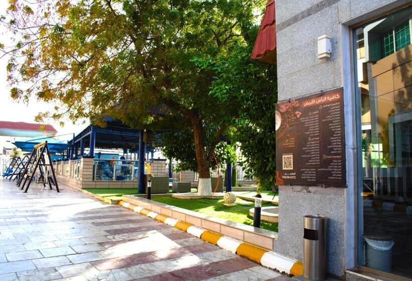 منتجع شاطئ العرب الرايس