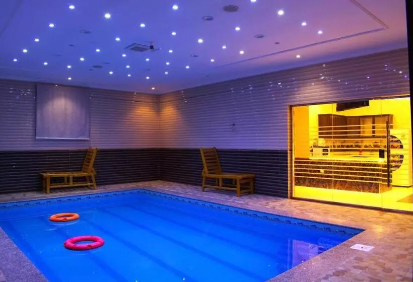 منتجع شاطئ العرب الرايس