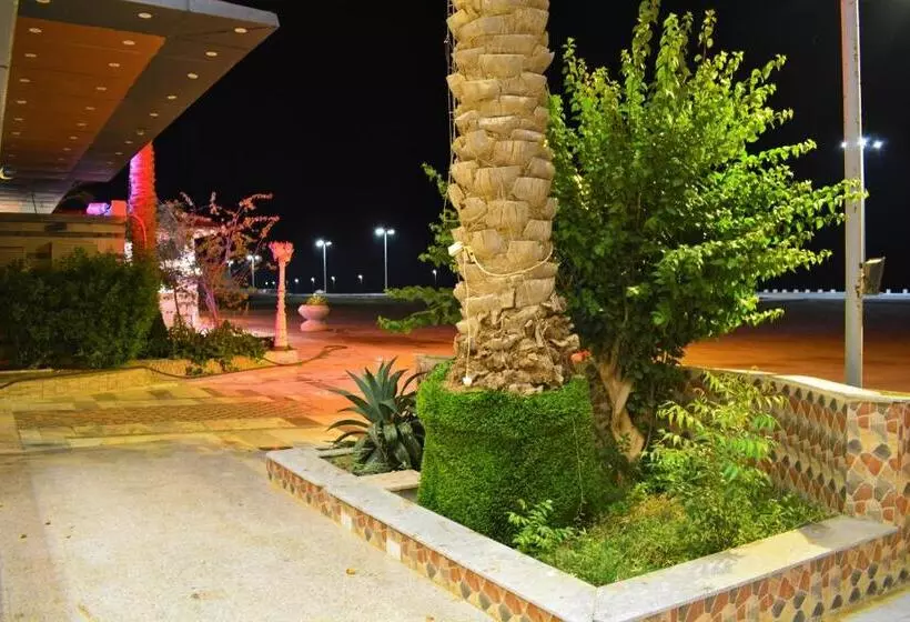 منتجع شاطئ العرب الرايس