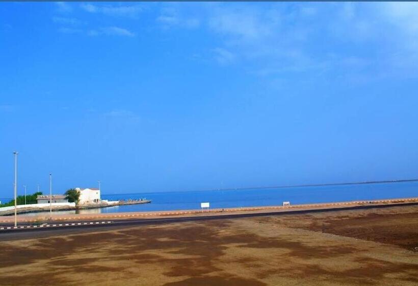 منتجع شاطئ العرب الرايس