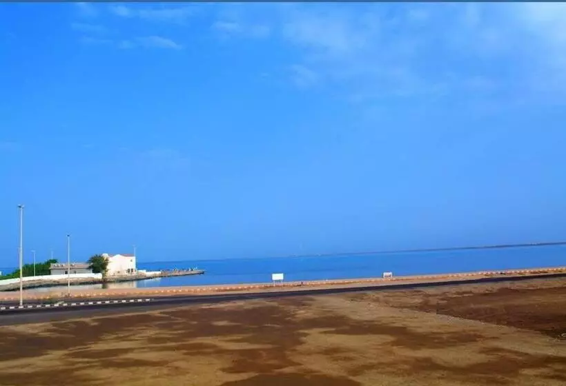 منتجع شاطئ العرب الرايس