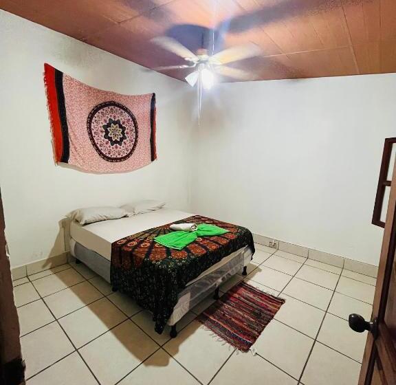 هاستل Around Jsm Granada