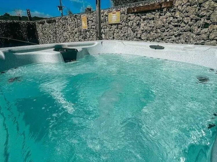 Retkeilymaja Lake Mahinapua