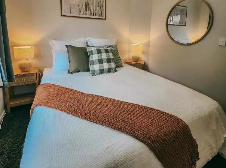 Retkeilymaja Lake Mahinapua