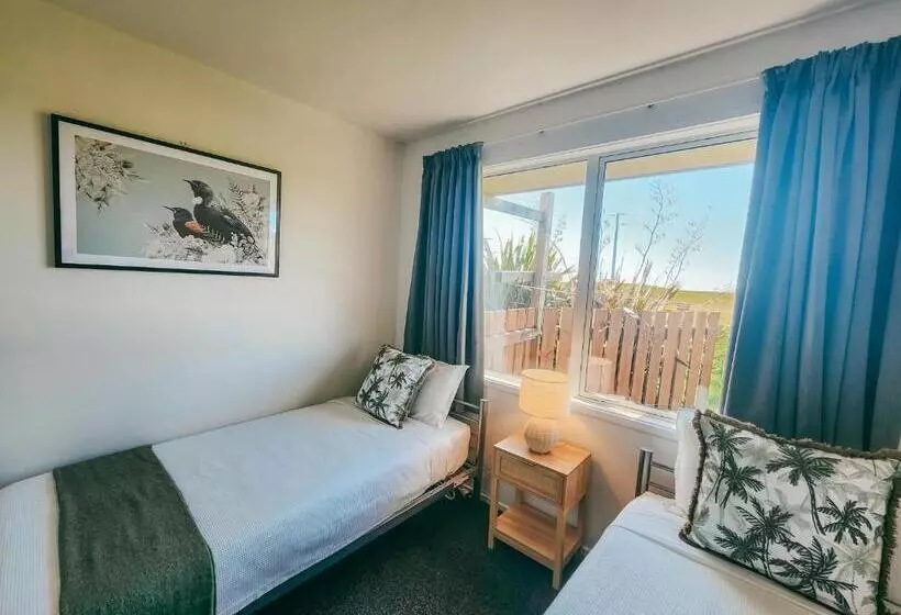 Retkeilymaja Lake Mahinapua