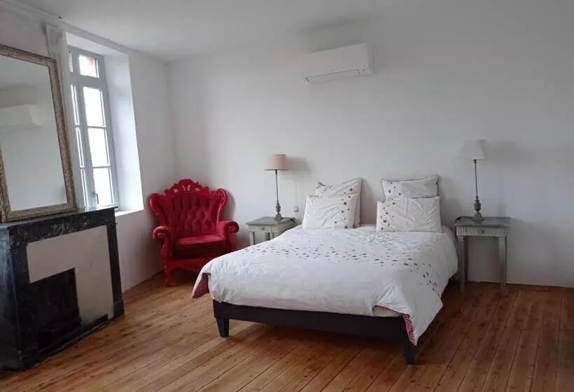 Aamiaismajoitus (B&B) Les Coulisses Du Château