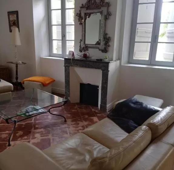 Aamiaismajoitus (B&B) Les Coulisses Du Château