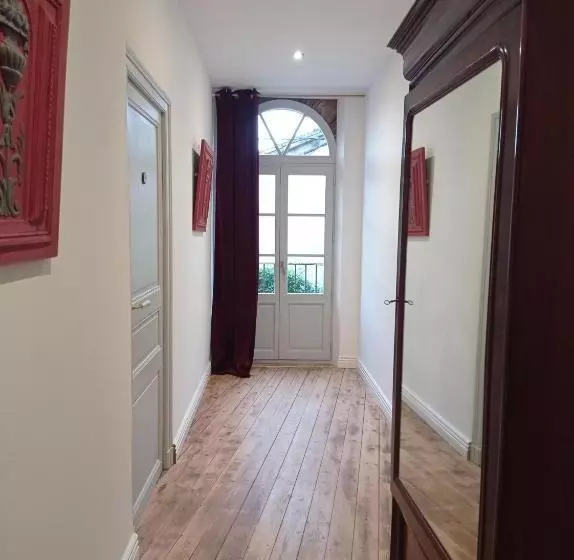 Aamiaismajoitus (B&B) Les Coulisses Du Château