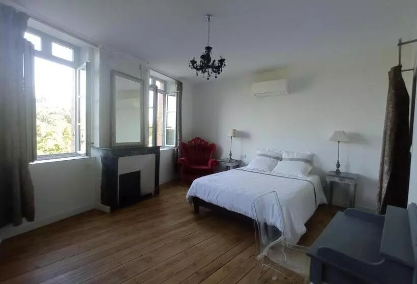 Aamiaismajoitus (B&B) Les Coulisses Du Château