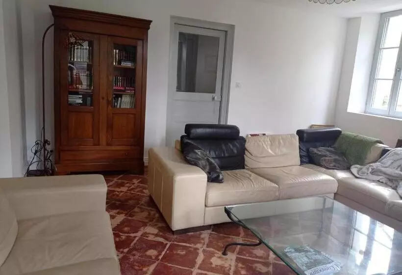 Aamiaismajoitus (B&B) Les Coulisses Du Château