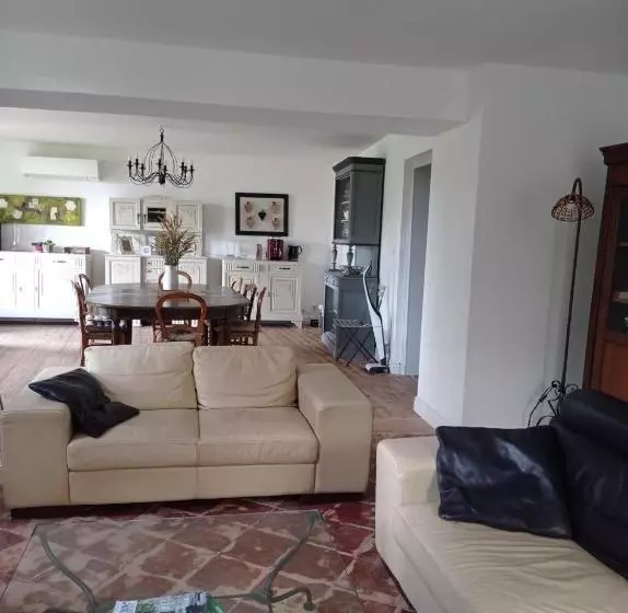 Aamiaismajoitus (B&B) Les Coulisses Du Château