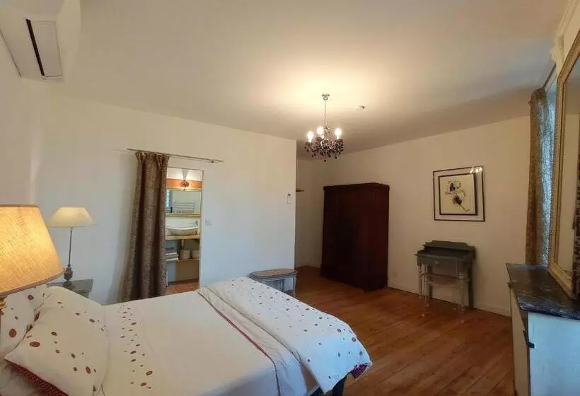 Aamiaismajoitus (B&B) Les Coulisses Du Château