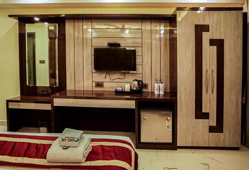 Gogol Beach Resort !! Luxury Room With Mesmerizing Sunset Views & Free Parking !!