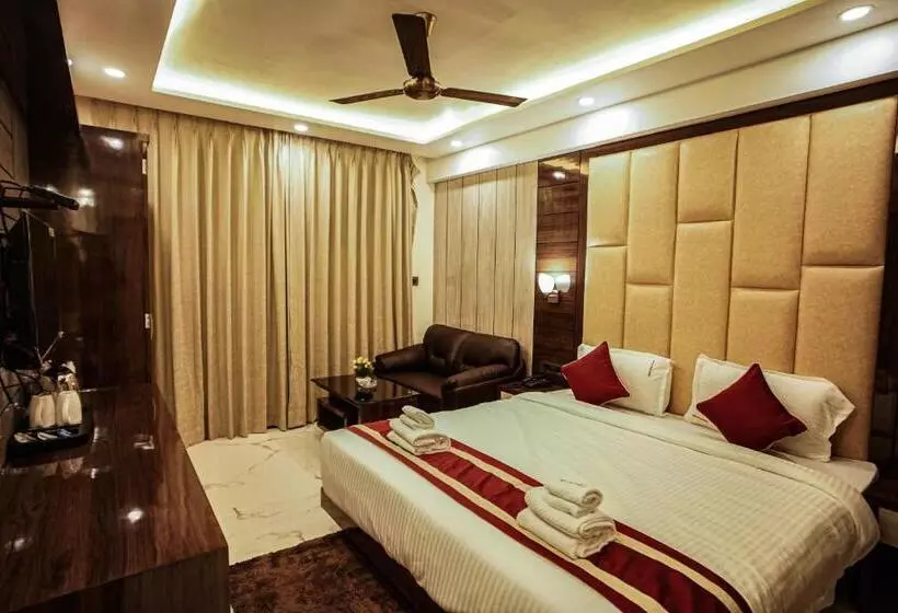 Gogol Beach Resort !! Luxury Room With Mesmerizing Sunset Views & Free Parking !!