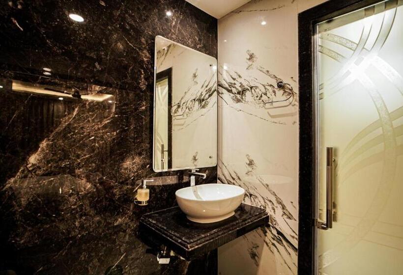 Gogol Beach Resort !! Luxury Room With Mesmerizing Sunset Views & Free Parking !!