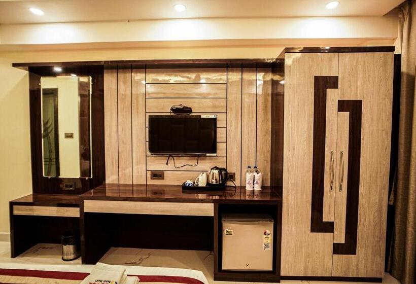 Gogol Beach Resort !! Luxury Room With Mesmerizing Sunset Views & Free Parking !!