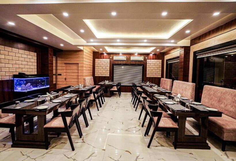 Gogol Beach Resort !! Luxury Room With Mesmerizing Sunset Views & Free Parking !!