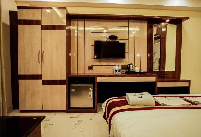 Gogol Beach Resort !! Luxury Room With Mesmerizing Sunset Views & Free Parking !!