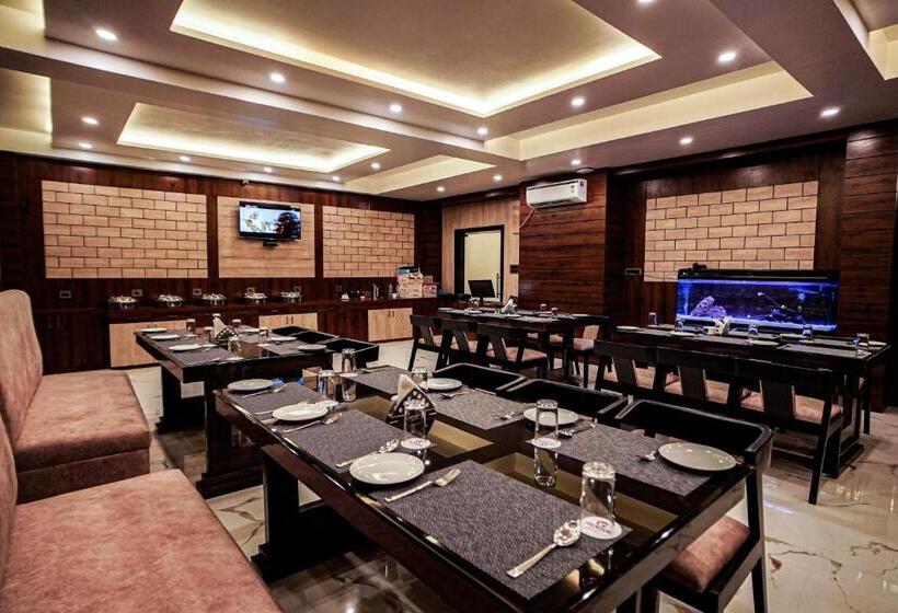 Gogol Beach Resort !! Luxury Room With Mesmerizing Sunset Views & Free Parking !!