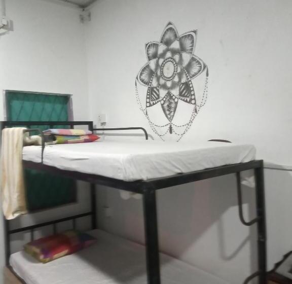 Hostel Tharu Surp Camp & Restaurant