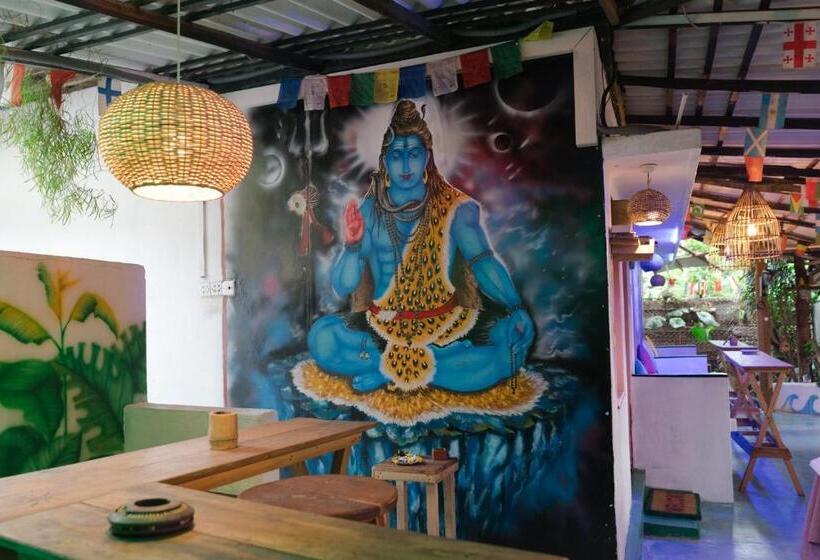 Hostel Tharu Surp Camp & Restaurant