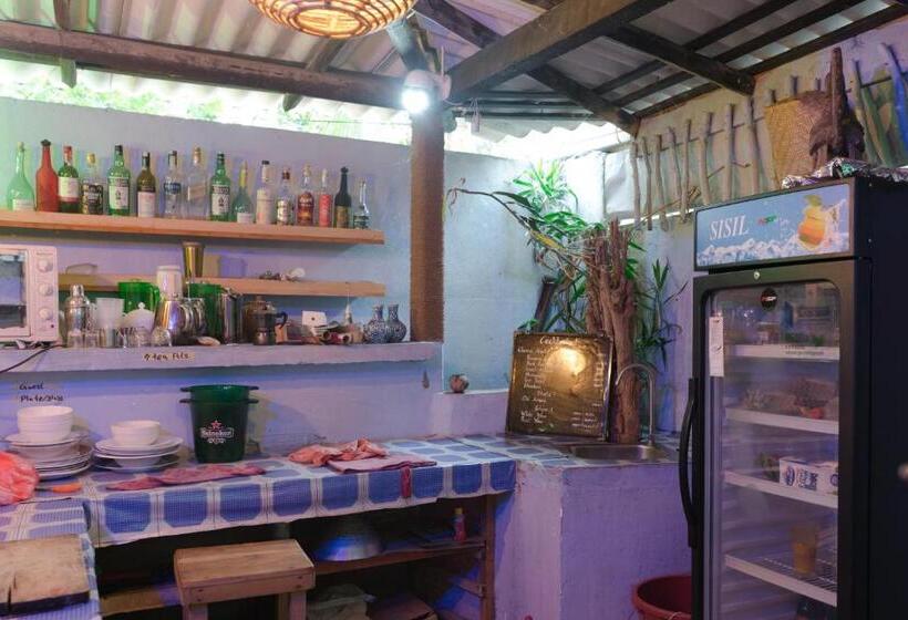 Hostel Tharu Surp Camp & Restaurant