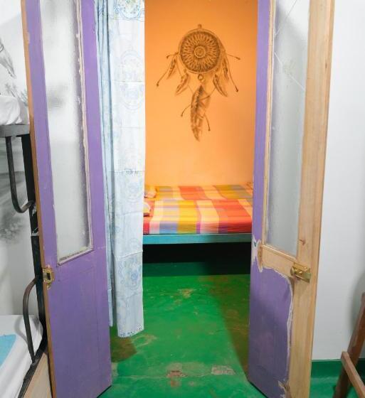 Hostel Tharu Surp Camp & Restaurant