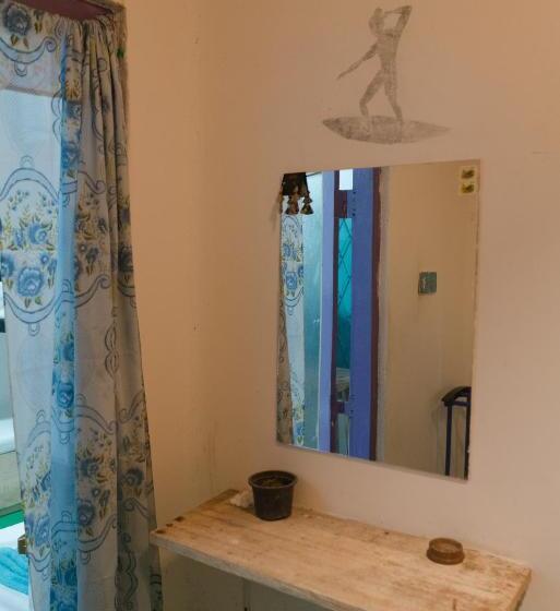 Hostel Tharu Surp Camp & Restaurant