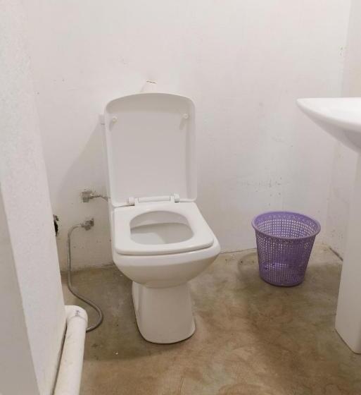 Hostel Tharu Surp Camp & Restaurant