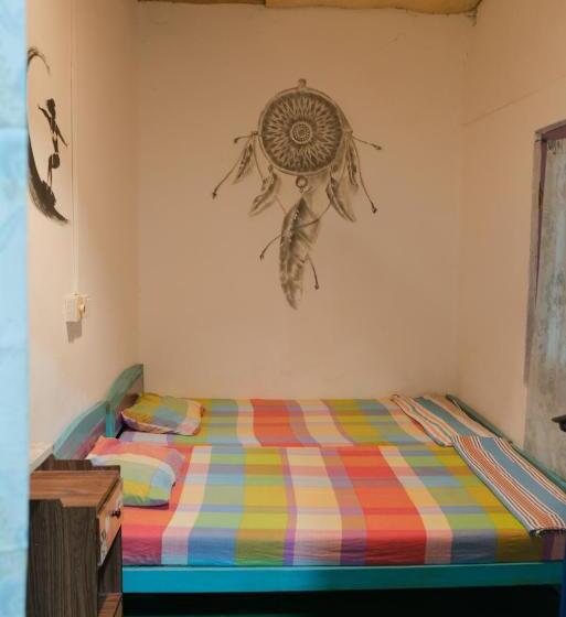 Hostel Tharu Surp Camp & Restaurant