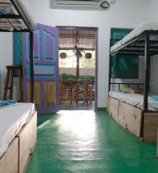 Hostel Tharu Surp Camp & Restaurant