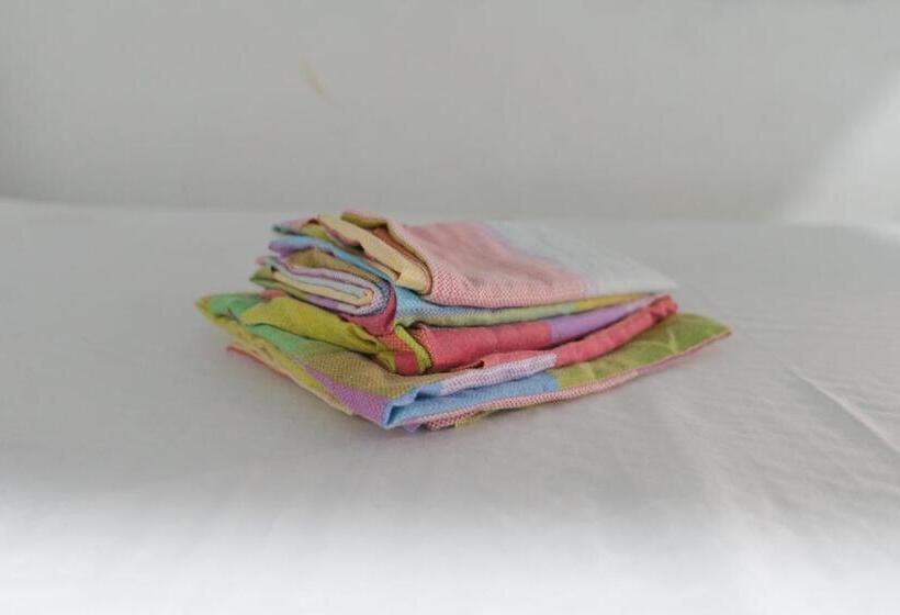 Hostel Tharu Surp Camp & Restaurant